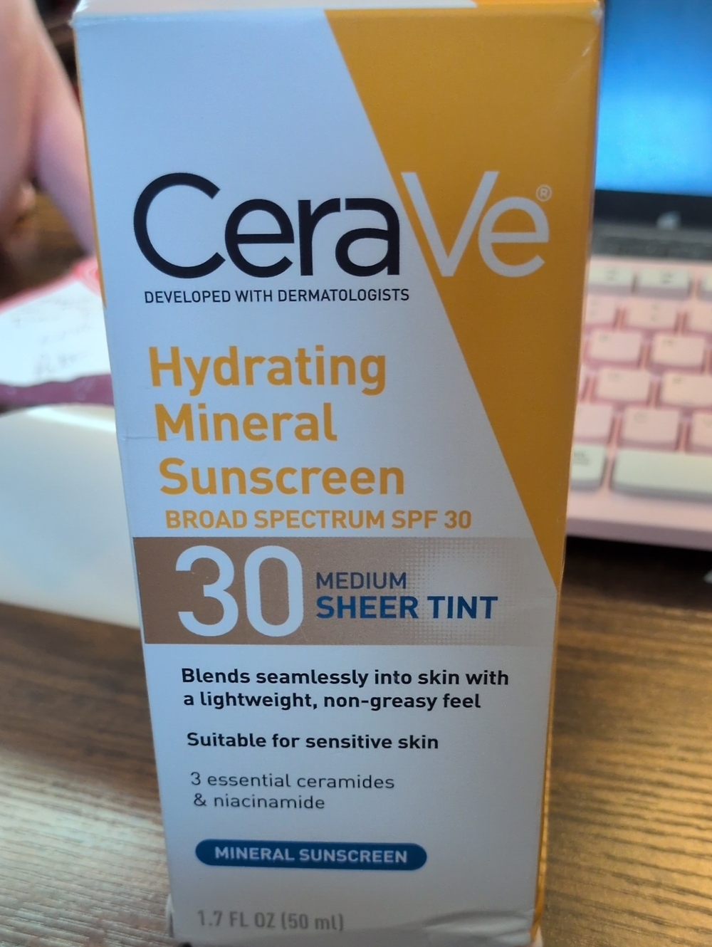 CERAVEb Hydrating Mineral Sunscreen SPF 30 - Medium Sheer Tint